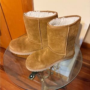 BearPaw Tan Ankle Boots with White Lining